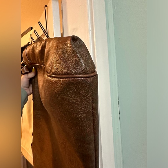 Authentic Extremely Large Etro leather shoulder bag. - Picture 8 of 14